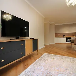 Апартаменты Modern, Spacious And Elegant 79, Алматы